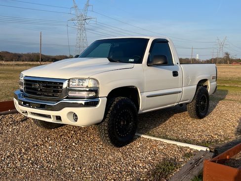 Used 2003 GMC Sierra 1500 SLE w/ Suspension Package, Off-Road image 1