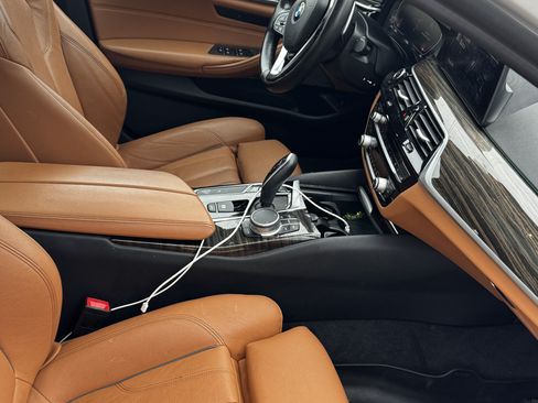 Used 2020 BMW 540i xDrive w/ Premium Package image 5