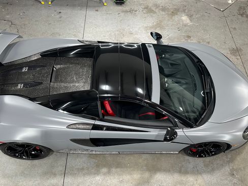 Used 2020 McLaren 570S Spider RWD image 12