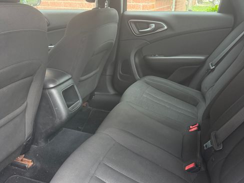 Used 2015 Chrysler 200 Limited FWD image 12