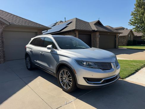 Used 2016 Lincoln MKX Reserve w/ Technology Package FWD image 6