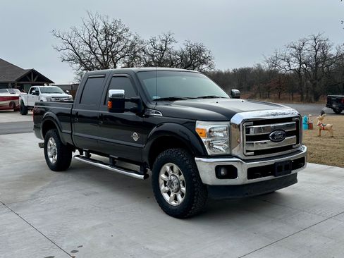 Used 2012 Ford F250 Lariat w/ Lariat Interior Pkg image 2