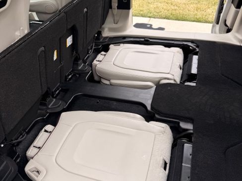 Used 2017 Chrysler Pacifica Limited w/ Advanced Safetytec Group image 19