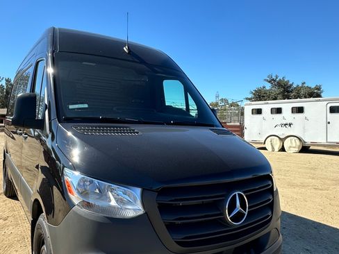 Used 2024 Mercedes-Benz Sprinter 2500 image 8