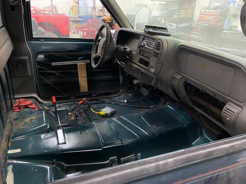 Used 1998 Chevrolet Silverado 1500 2WD Regular Cab image 4