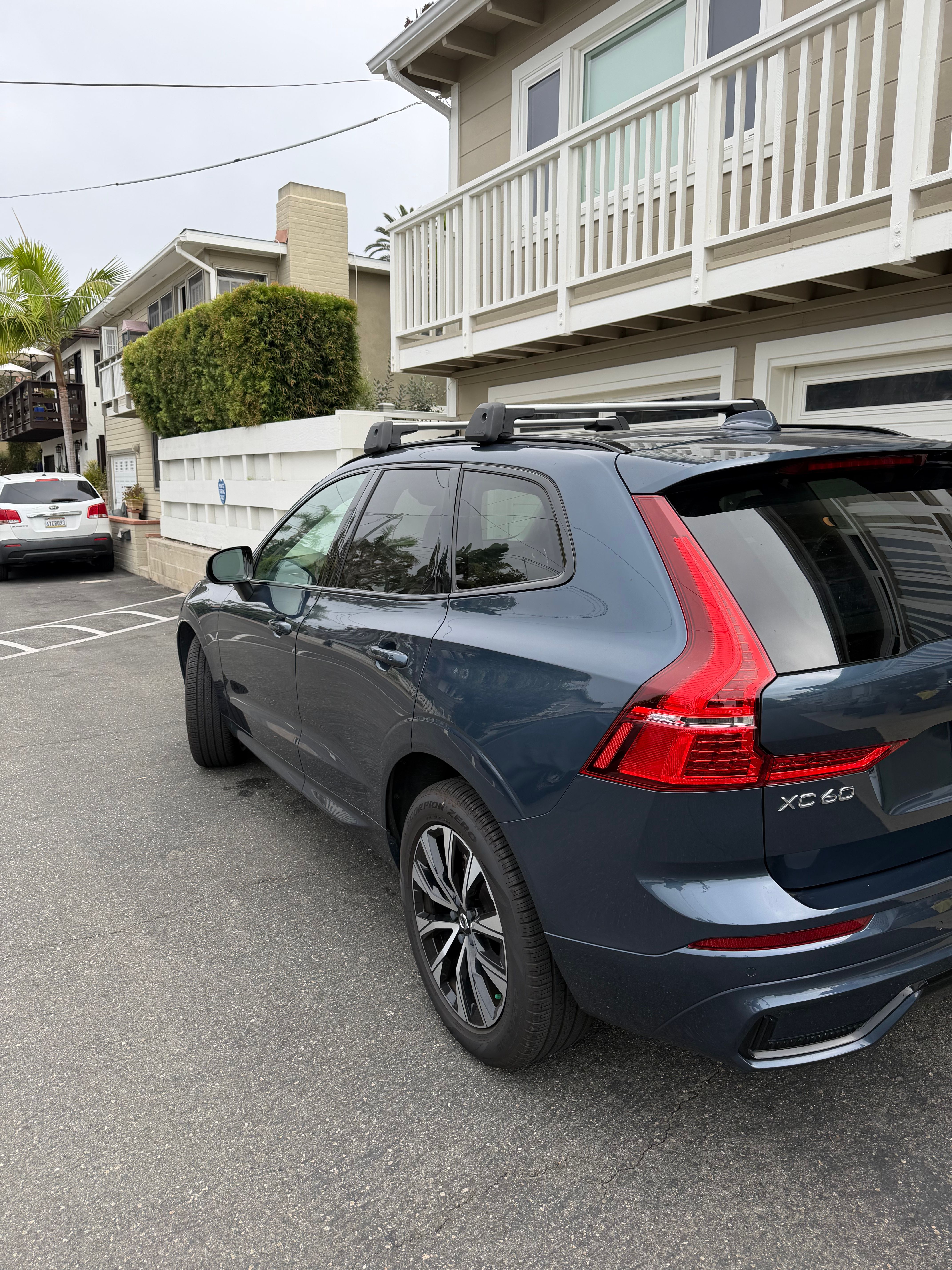 Used 2024 Volvo XC60 B5 Core AWD/4WD image 4
