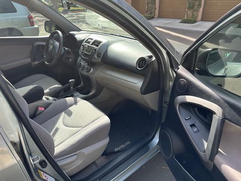 Used 2008 Toyota RAV4 2WD V6 w/ 3rd Row image 17