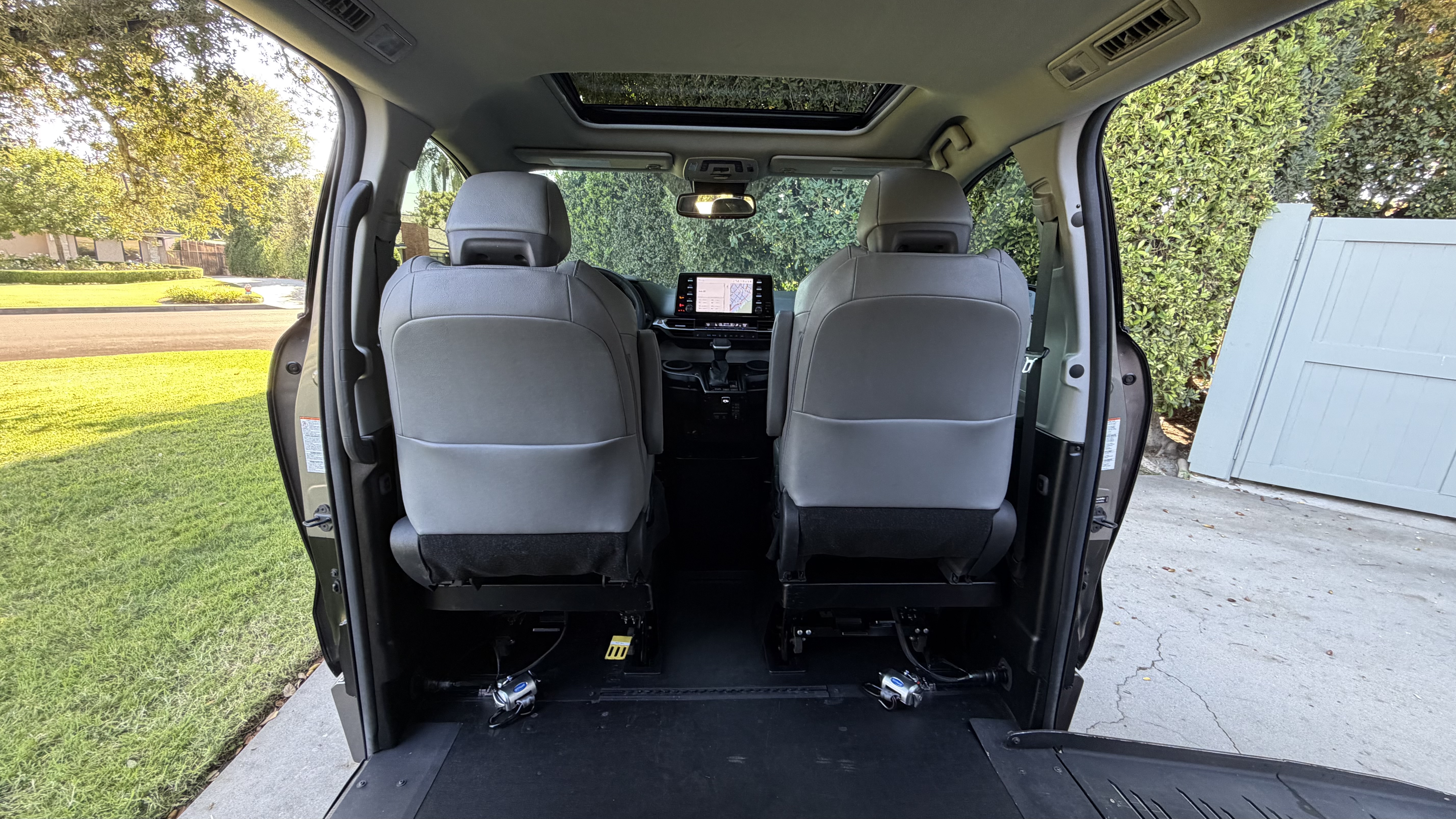 Used 2022 Toyota Sienna XLE w/ XLE Plus Package FWD image 20