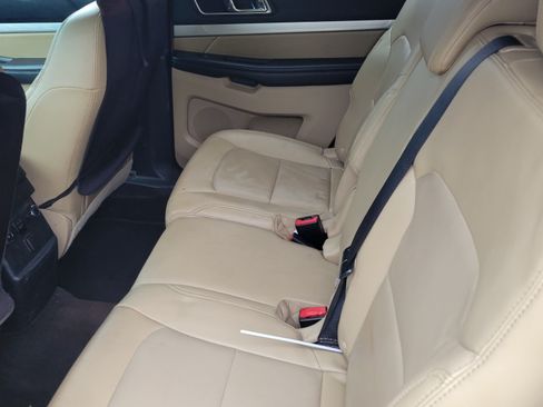 Used 2016 Ford Explorer XLT w/ Equipment Group 202A image 5