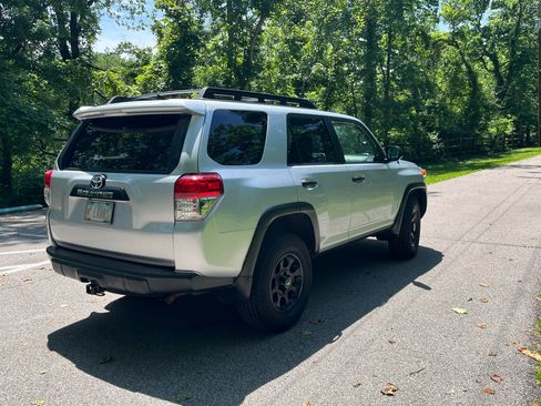 Used 2011 Toyota 4Runner Trail AWD/4WD image 9