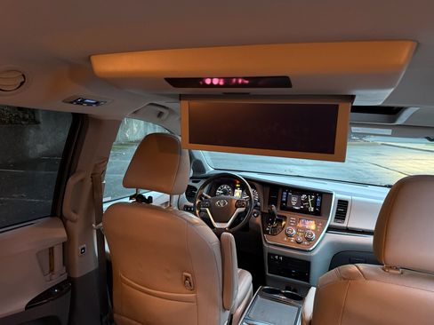 Used 2016 Toyota Sienna XLE Premium image 20