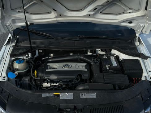Used 2015 Volkswagen CC R-Line image 16