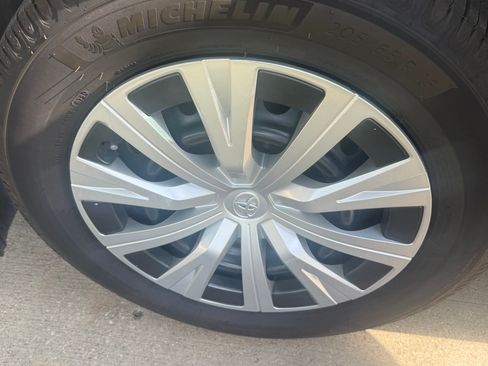 Used 2018 Toyota Camry LE w/ Audio Package FWD image 6