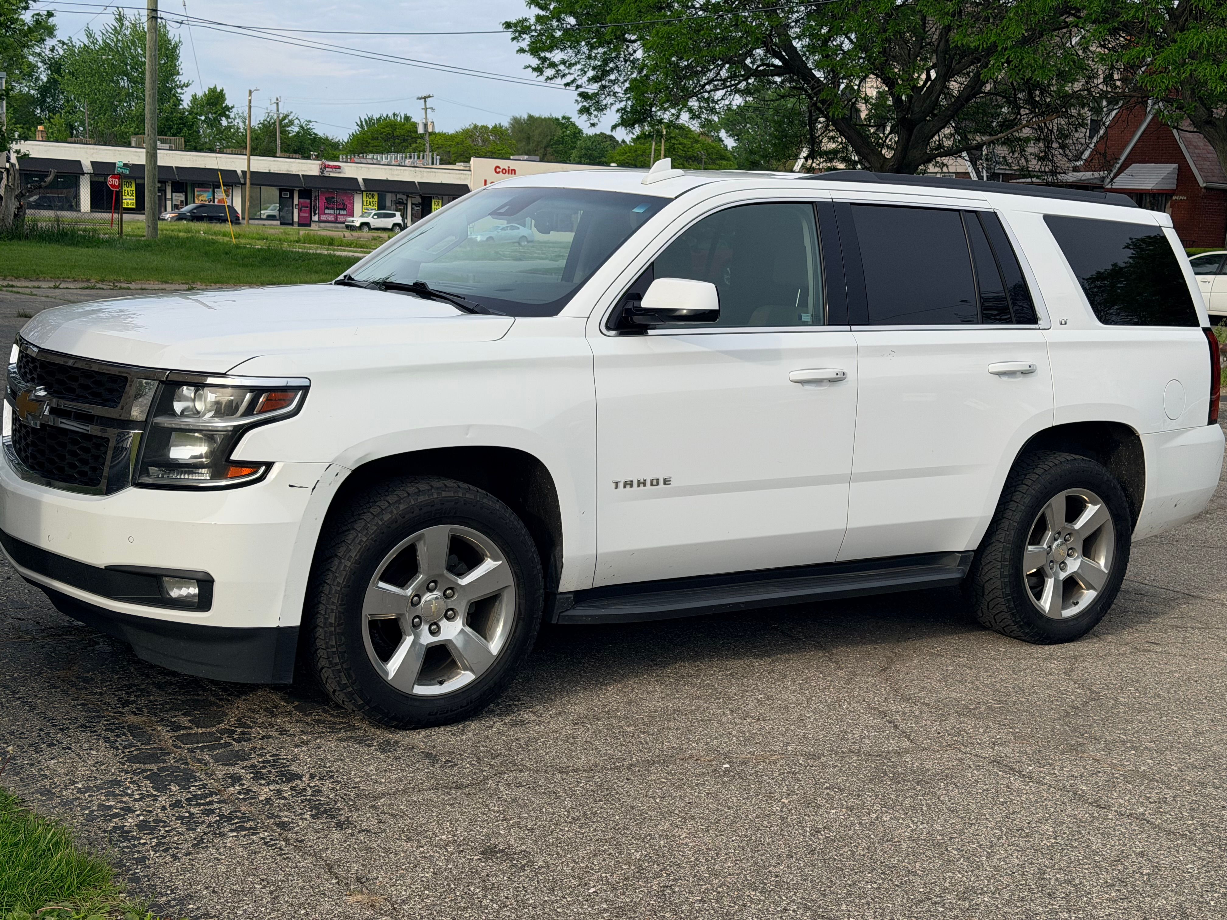 Used 2019 Chevrolet Tahoe LT w/ Luxury Package AWD/4WD image 1