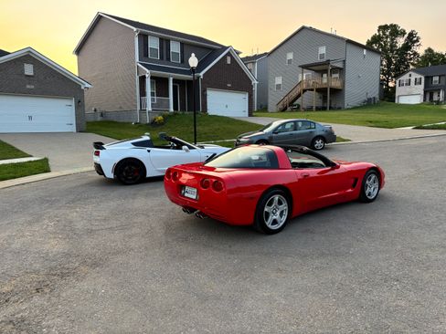 Used 1997 Chevrolet Corvette Coupe w/ Performance Handling Pkg image 9