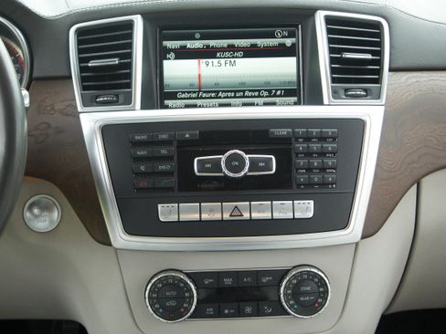 Used 2016 Mercedes-Benz GL 450 4MATIC image 11