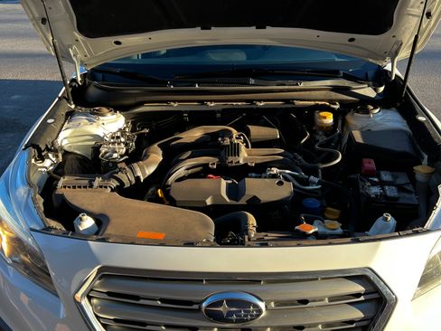 Used 2016 Subaru Outback 2.5i Limited AWD/4WD image 6