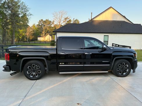 Used 2018 GMC Sierra 1500 Denali w/ Denali Ultimate Package image 11