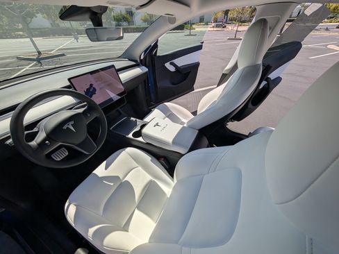 Used 2021 Tesla Model Y Performance image 16