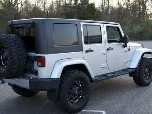 Used 2010 Jeep Wrangler Unlimited Sahara w/ Dual Top Group image 4