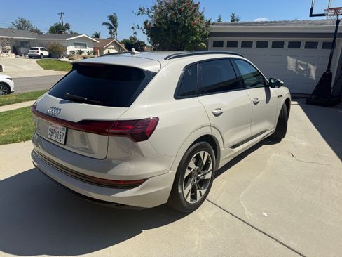 Used 2022 Audi e-tron Premium w/ Convenience Plus Package AWD/4WD image 6