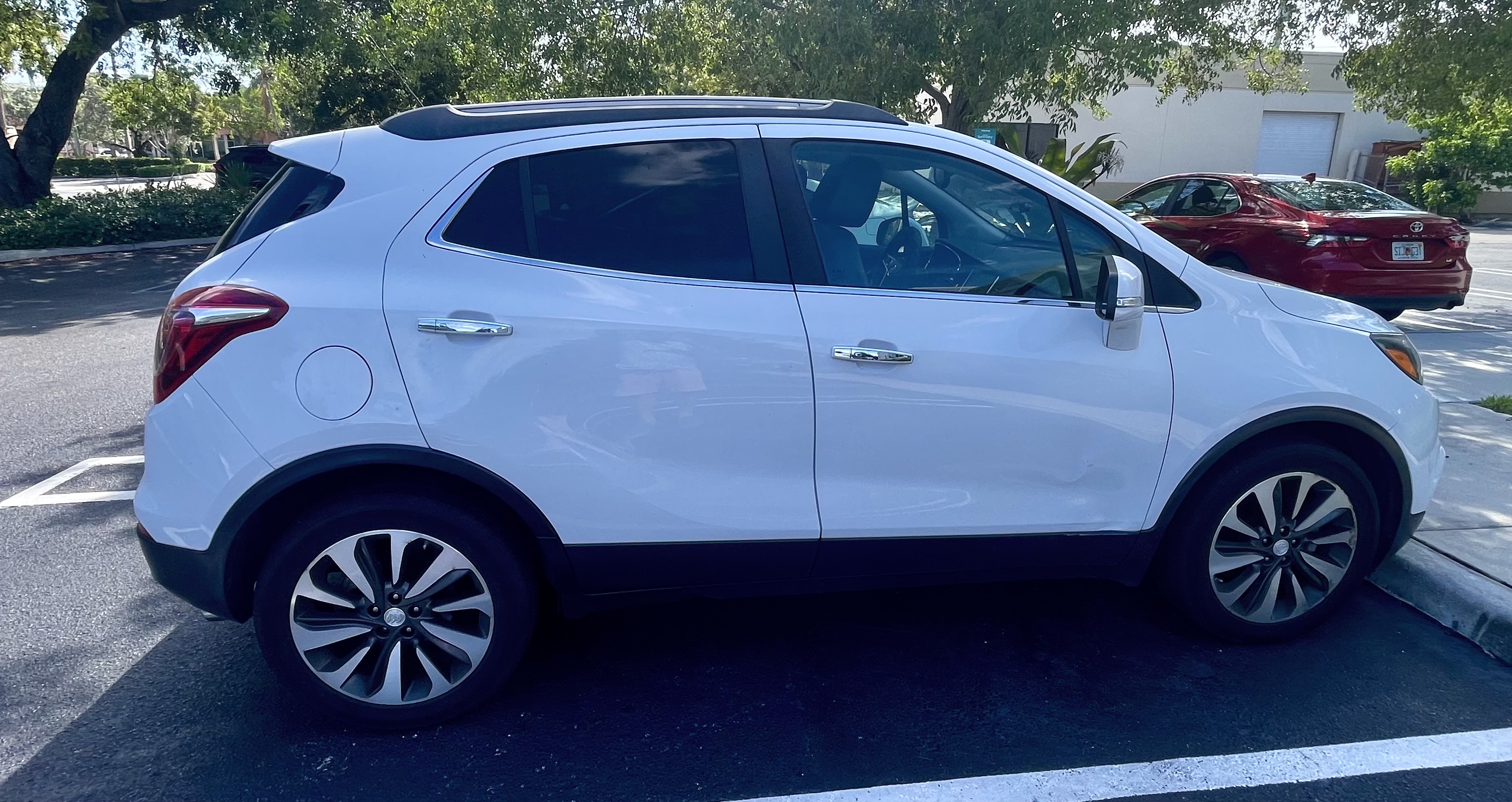 Used 2018 Buick Encore Essence FWD image 12