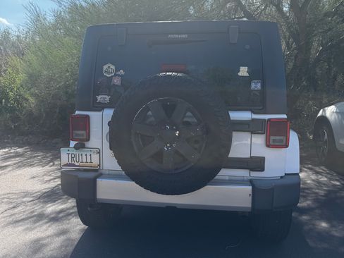 Used 2015 Jeep Wrangler Unlimited Sahara AWD/4WD image 8