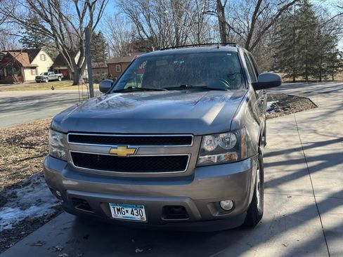Used 2012 Chevrolet Suburban LT w/ Luxury Package image 2