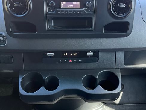 Used 2022 Mercedes-Benz Sprinter 2500 image 24