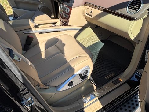 Used 2011 Mercedes-Benz GL 450 4MATIC image 12