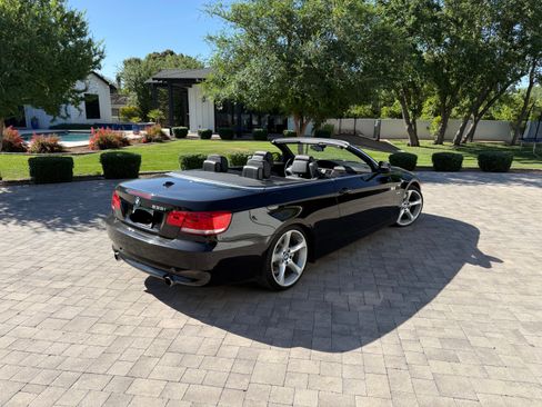 Used 2010 BMW 335i Convertible image 6