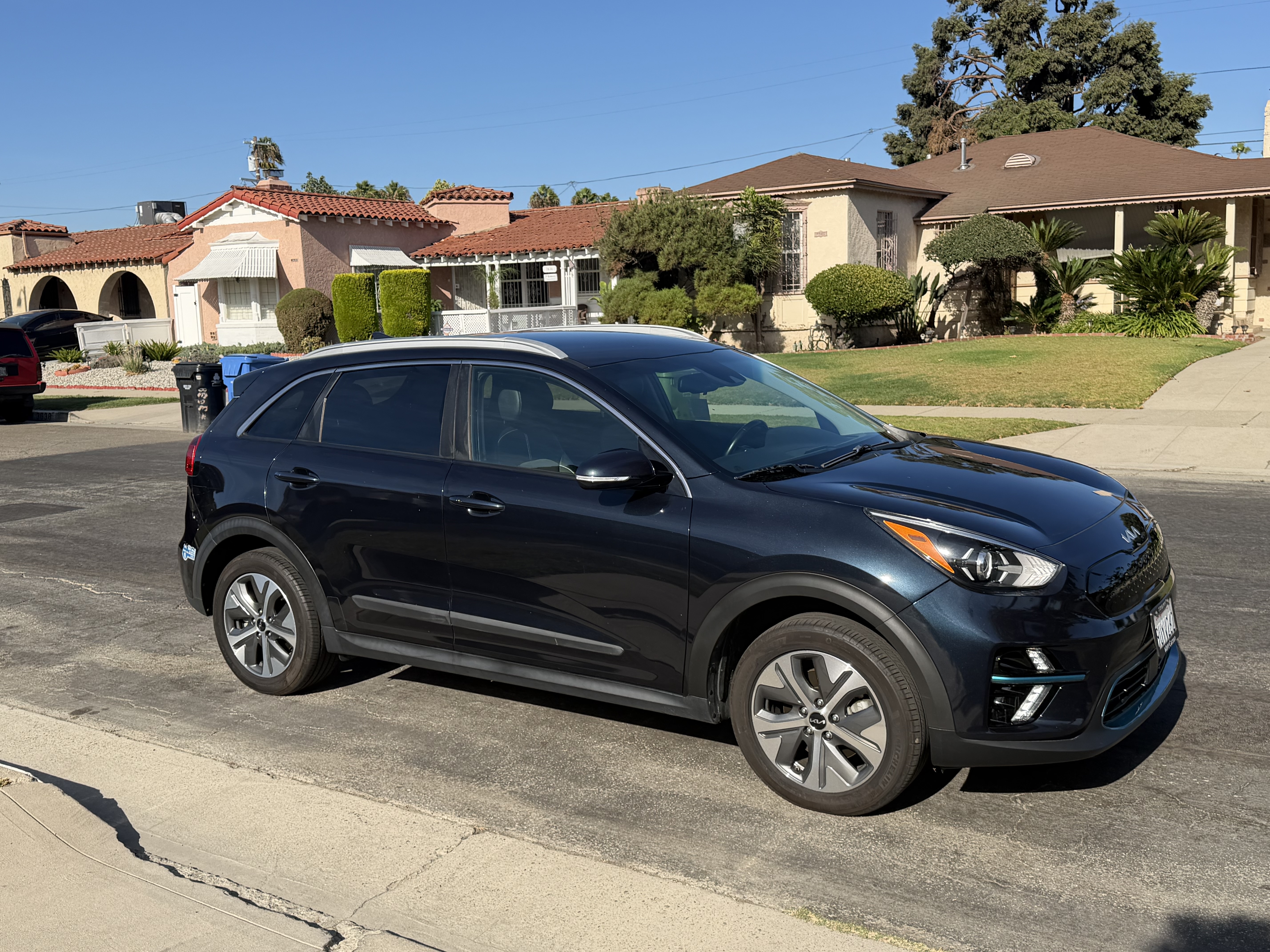 Used 2022 Kia Niro EX FWD image 1