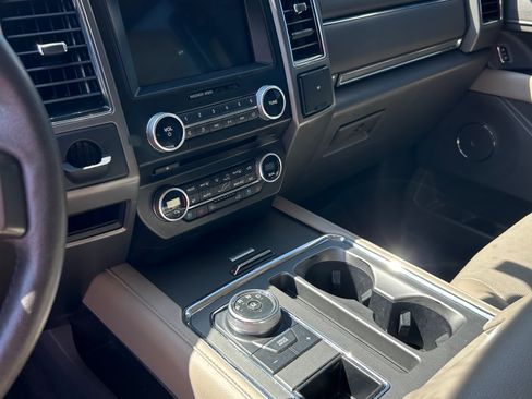 Used 2018 Ford Expedition XLT w/ Equipment Group 202A image 10