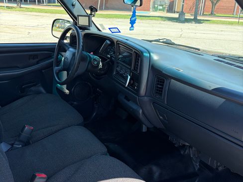 Used 2000 Chevrolet Silverado 1500 2WD Regular Cab w/ Exterior Appearance Pkg image 9