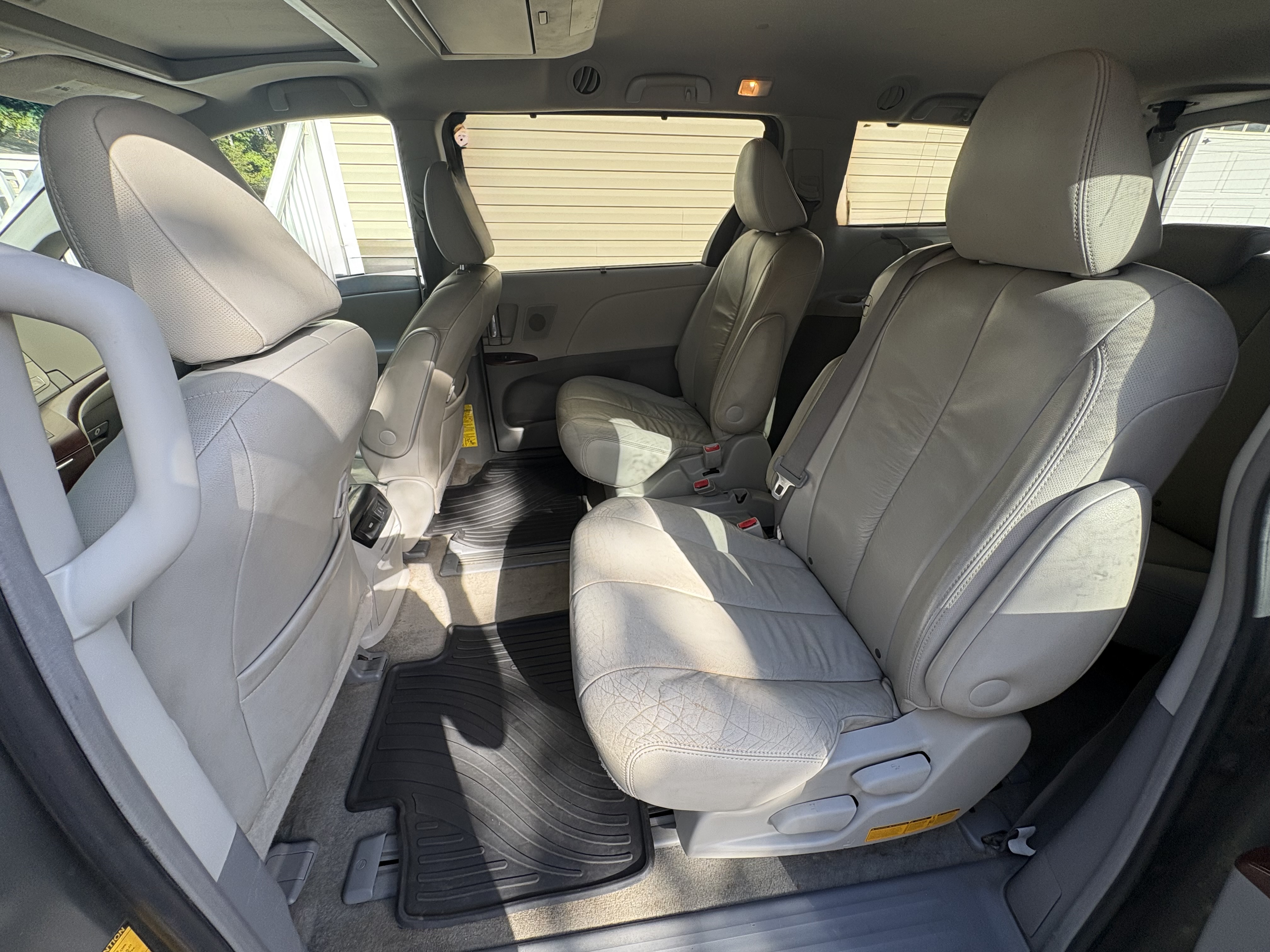 Used 2011 Toyota Sienna XLE FWD image 13