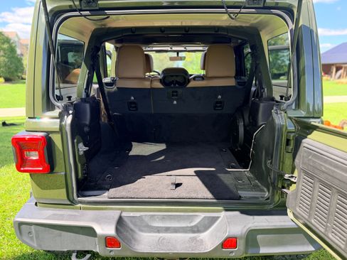 Used 2021 Jeep Wrangler Unlimited Sahara w/ Uconnect 4C Nav & Sound Group AWD/4WD image 19