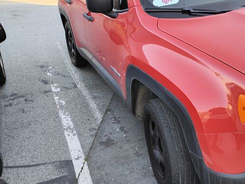 Used 2015 Jeep Renegade Sport w/ Power & Air Group image 8