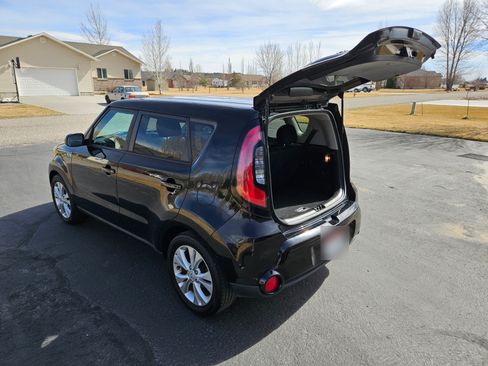 Used 2016 Kia Soul + image 10