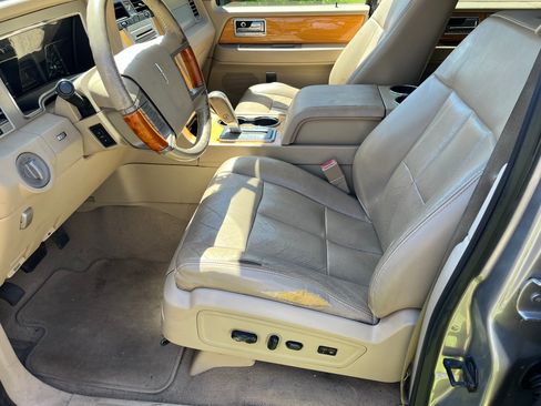 Used 2008 Lincoln Navigator 4WD image 10