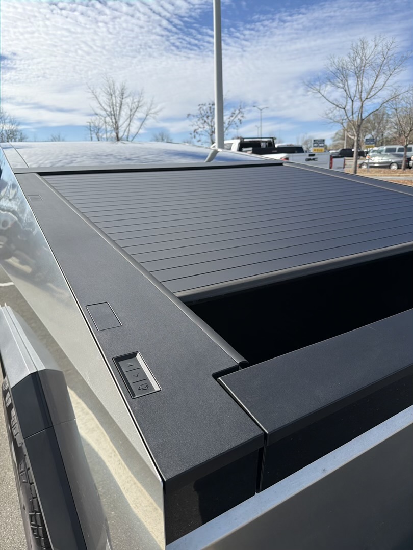 Used 2025 Tesla Cybertruck AWD Crew Cab image 6