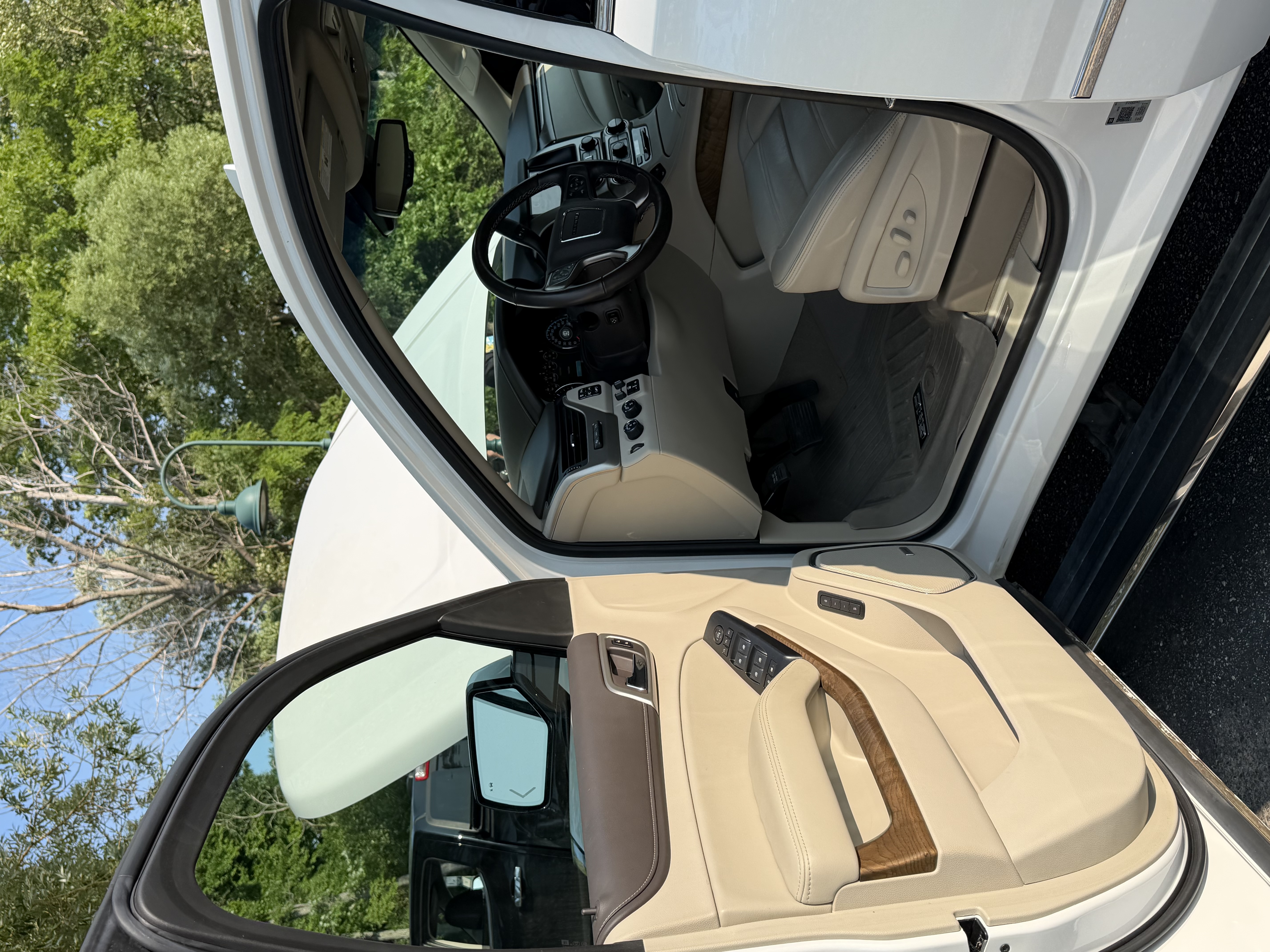 Used 2019 GMC Yukon XL Denali w/ Denali Ultimate Package AWD/4WD image 18