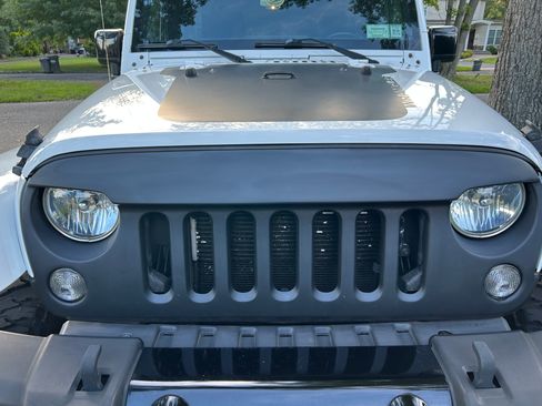 Used 2014 Jeep Wrangler Unlimited Sahara AWD/4WD image 5