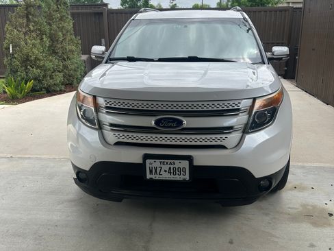 Used 2015 Ford Explorer Limited w/ Equipment Group 301A FWD image 2