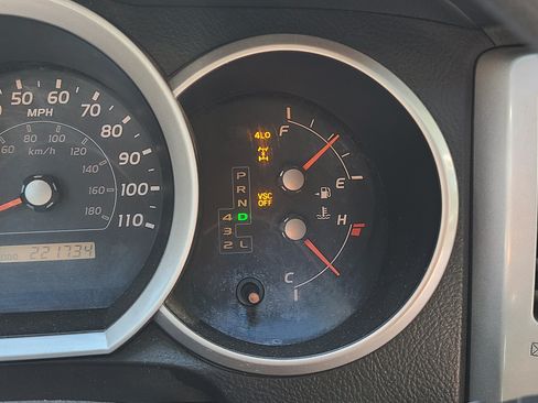Used 2007 Toyota 4Runner SR5 AWD/4WD image 16