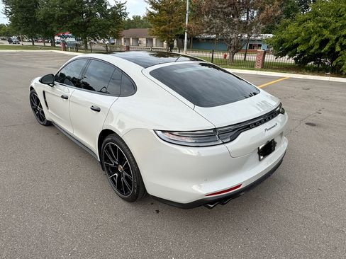 Used 2023 Porsche Panamera image 10