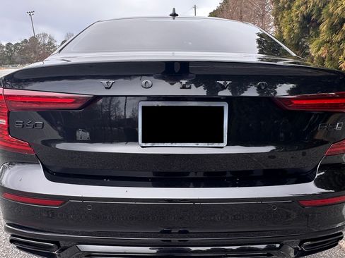 Used 2022 Volvo S60 B5 R-Design w/ Advanced Package image 10