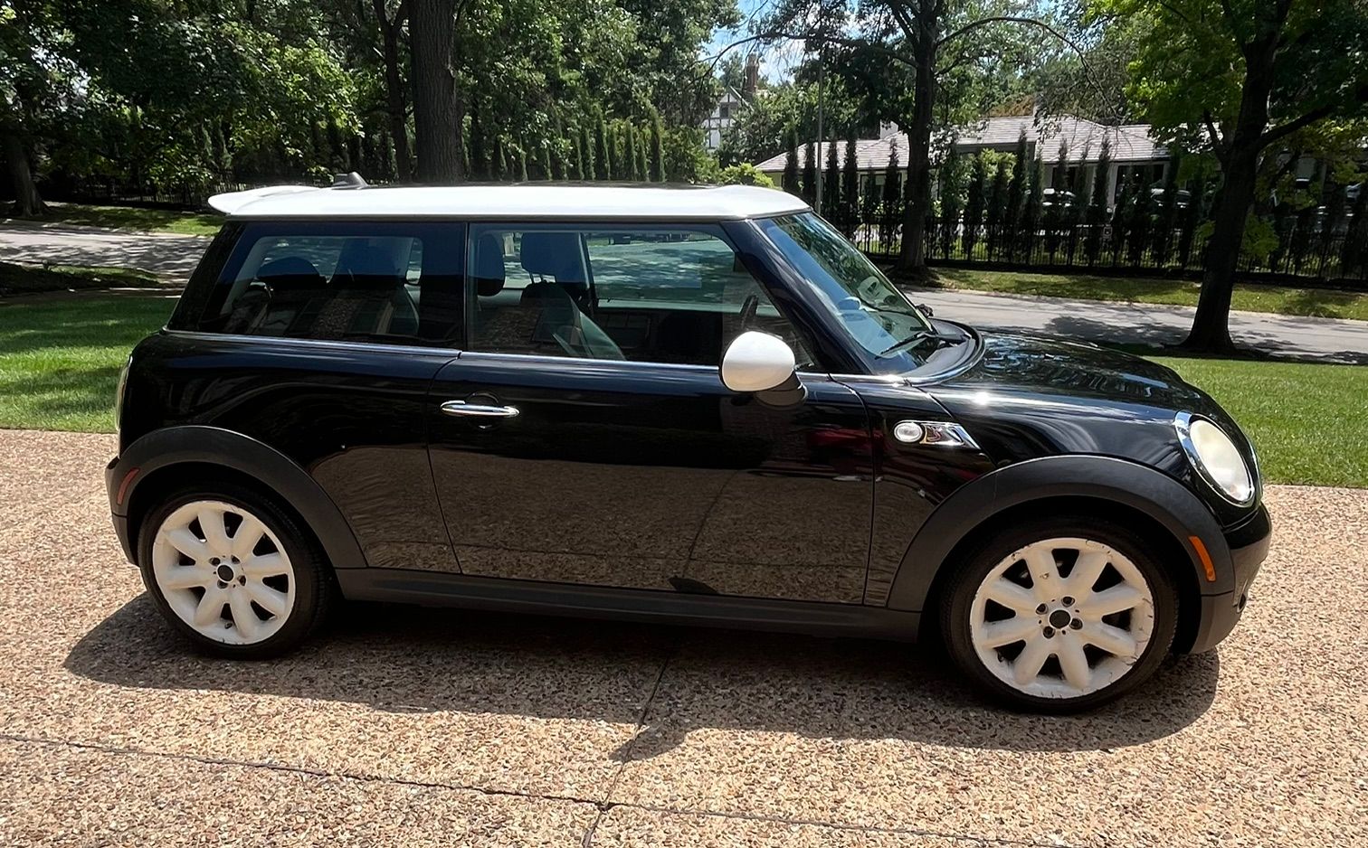 Used 2010 MINI Cooper S FWD image 2