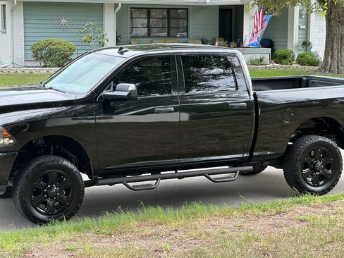 Used 2017 RAM 2500 SLT AWD/4WD image 2