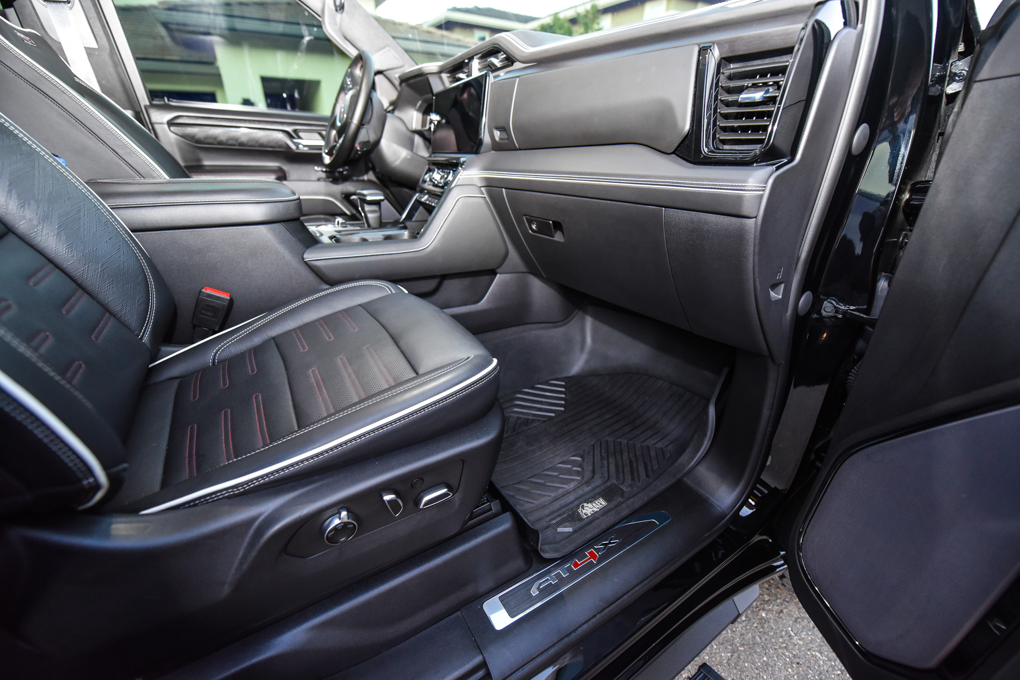 Used 2023 GMC Sierra 1500 AT4X w/ AT4X AEV Edition AWD/4WD image 18