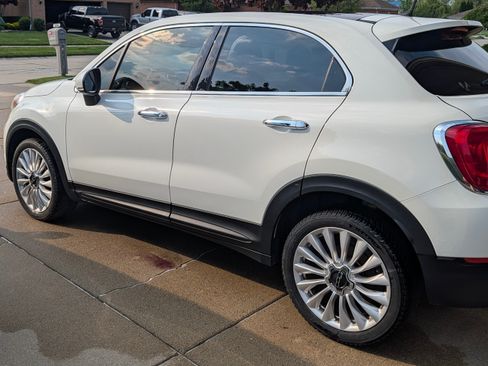 Used 2016 FIAT 500X Lounge FWD image 2